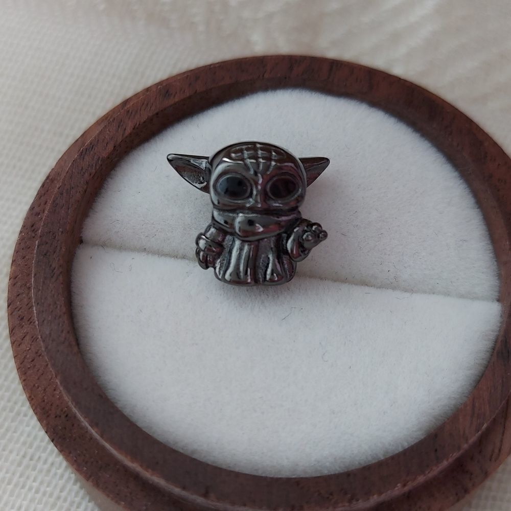 925 Sterling Silver Baby Yoda / Grogu Charm - Picture 2 of 3